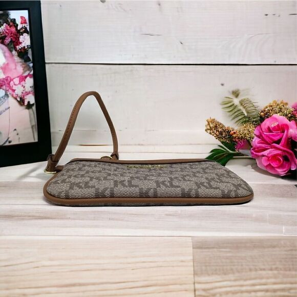 Karl Lagerfeld Paris Textured Faux Leather Wristlet Gold Tone Logo NIB - Picture 6 of 9